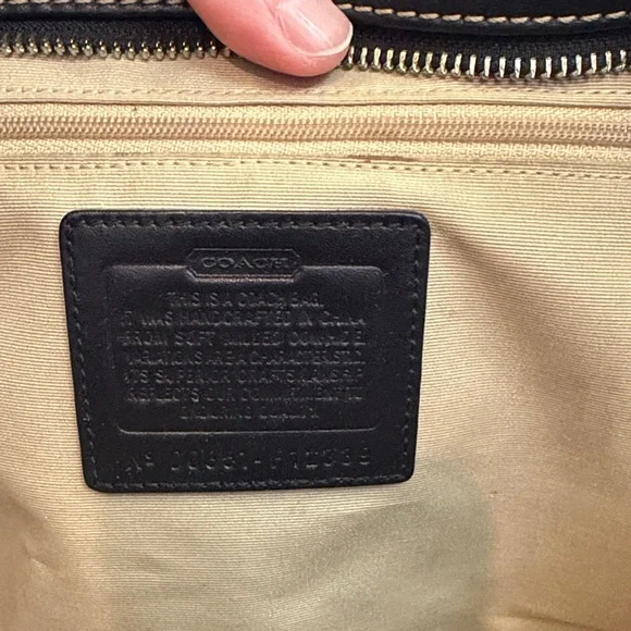 Coach Black Pebbled Leather Shoulder Bag D0851-F12339 Minimalist - Picture 7 of 15